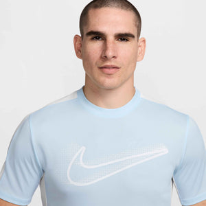 NIKE ACADEMY23 SS TOP SWOOSH GLACIER BLUE/WHITE