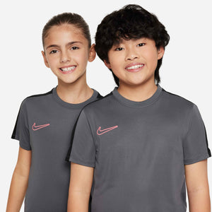 NIKE JR ACADEMY23 SS TOP IRON GREY/BLACK/SUNSET PULSE