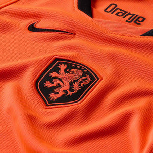 NIKE JR NEDERLAND WC26 HOME LB KIT HYPER CRIMSON/BLACK
