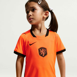 NIKE JR NEDERLAND WC26 HOME LB KIT HYPER CRIMSON/BLACK