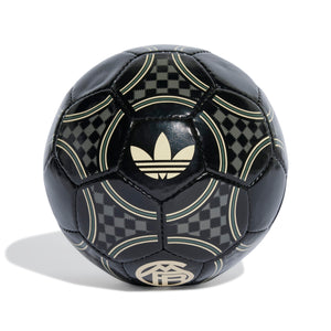 ADI BAYERN 25-26 TREFOIL BALL BLACK/HALO IVORY
