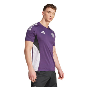 ADI MAN U 25-26 TR JERSEY AURORA PLUM/WHITE
