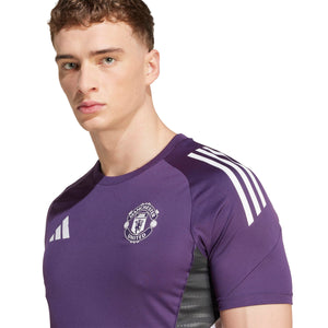 ADI MAN U 25-26 TR JERSEY AURORA PLUM/WHITE