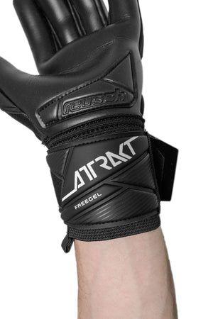 REUSCH ATTRAKT FREEGEL INFINITY ll BLACK
