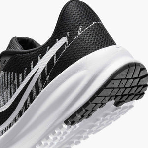 NIKE RUN DEFY BLACK/WHITE