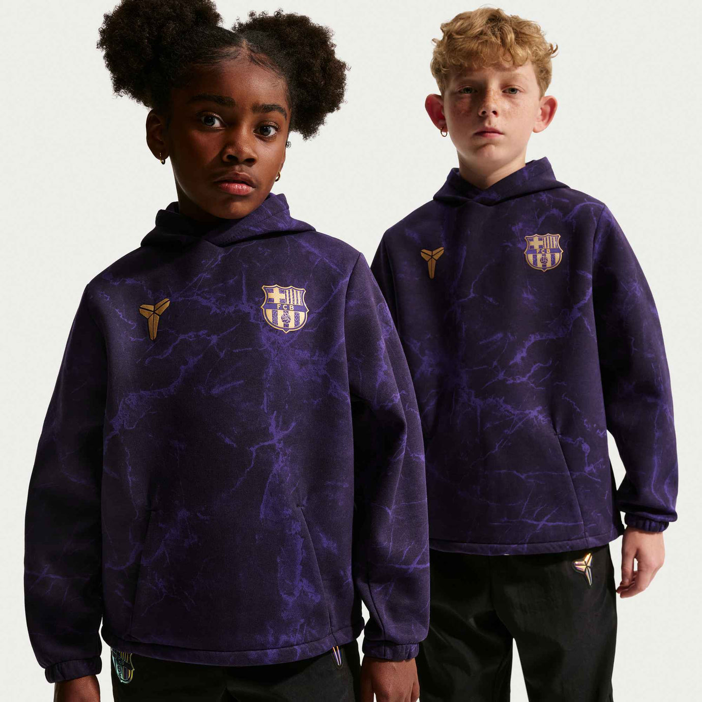 NIKE JR BARCELONA 26-27 FLEECE HOODIE BLACK/METALLIC GOLD