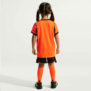 NIKE JR NEDERLAND WC26 HOME LB KIT HYPER CRIMSON/BLACK