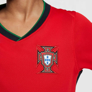 NIKE JR PORTUGAL EURO2024 LB HOME KIT UNIVERSITY RED/PINE GREEN